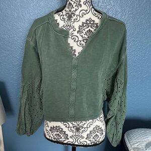 Long sleeve pullover crop top